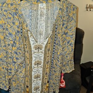 Blue and Tan Graphic Bib Collar Blouse with 3/4 Sleeves